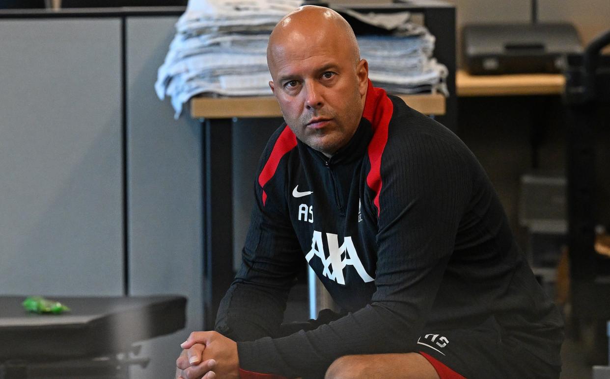 Arne Slot during a training session