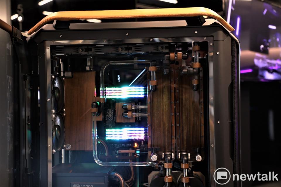 Cooler Master 客製化服務，使玩家得以跳脫傳統機殼框架，提供極限機殼改裝和個性化的高端電腦 圖：蔡幸秀/攝