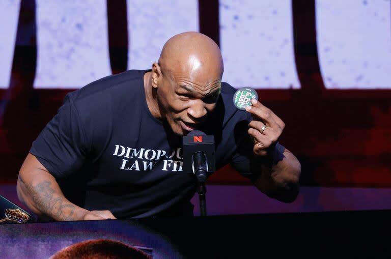 Mike Tyson tuvo un problema de úlceras que obligó a aplazar el combate