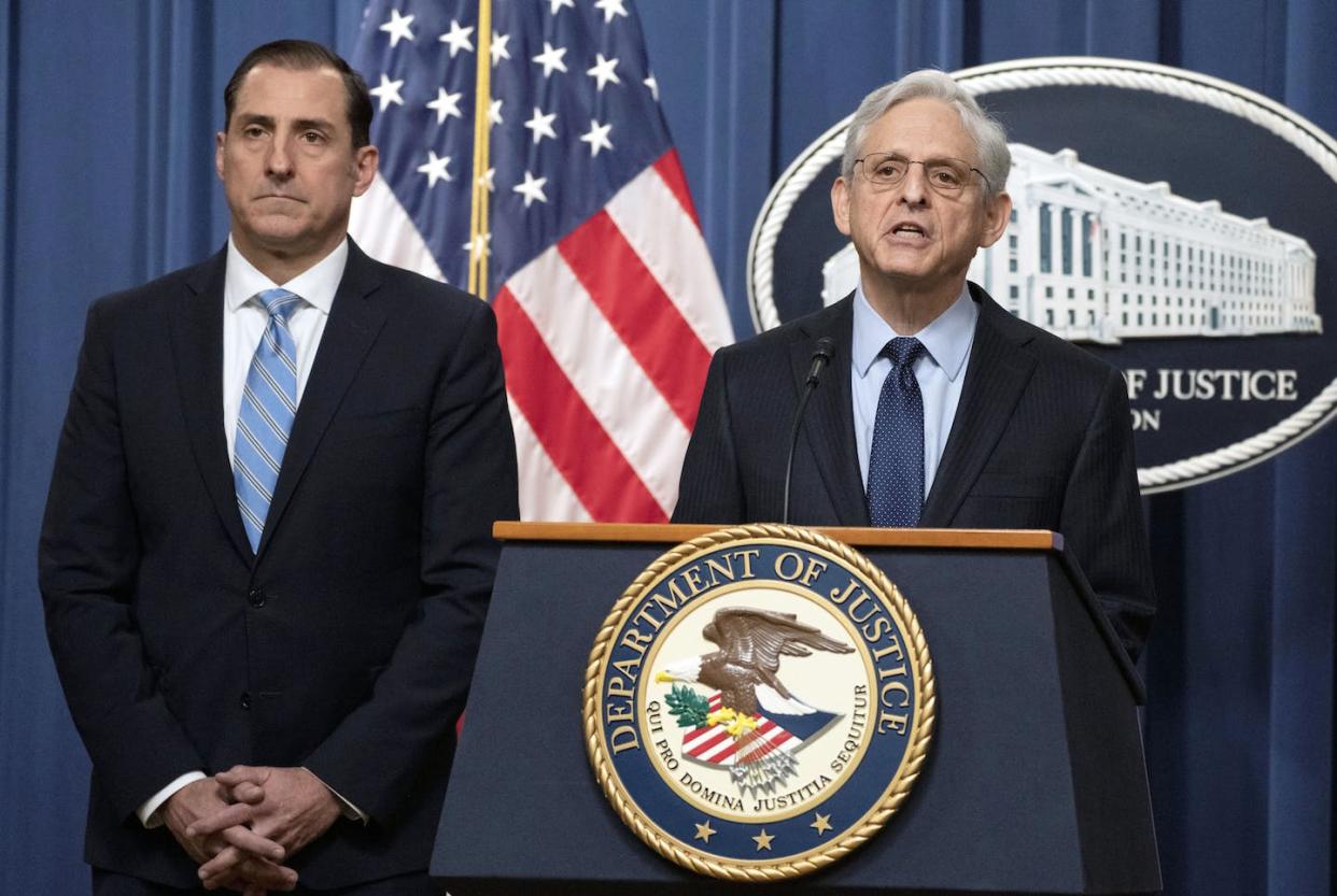 Attorney General Merrick Garland, right, announces his appointment of a special counsel to investigate handling of classified materials in Joe Biden's possession. <a href="https://newsroom.ap.org/detail/BidenClassifiedDocuments/a0e2be1665a043dd89efed72e27ed578/photo" rel="nofollow noopener" target="_blank" data-ylk="slk:AP Photo/Manuel Balce Ceneta;elm:context_link;itc:0;sec:content-canvas" class="link ">AP Photo/Manuel Balce Ceneta</a>