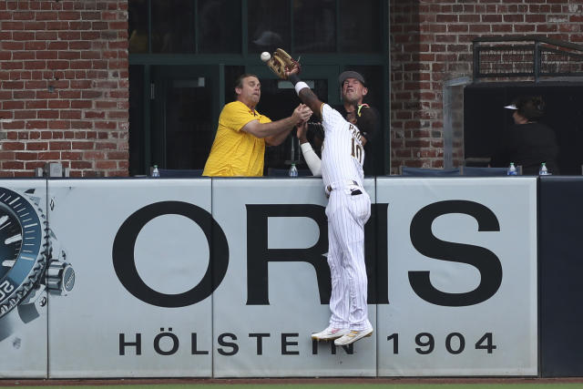 Padres keep playoff hopes alive, beat Giants 5-2 in 10th for first  extra-inning win - Newsday