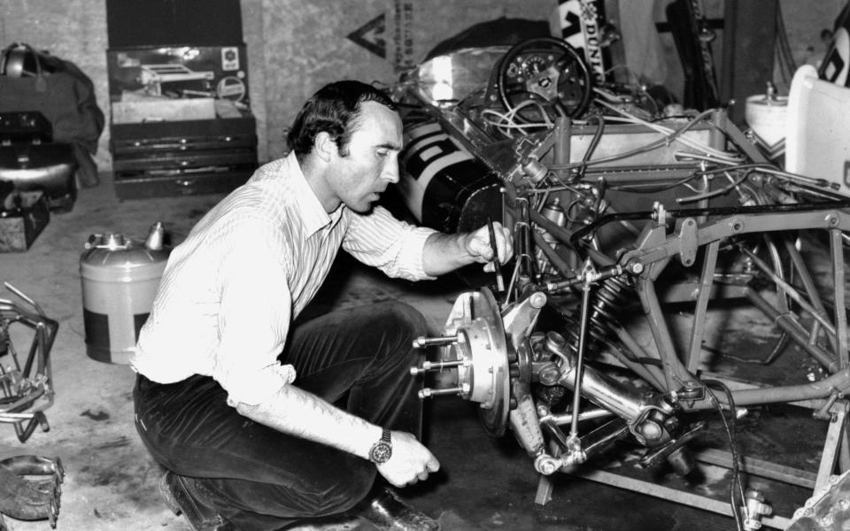 Working on a car in 1969 - Action Plus Sports Images