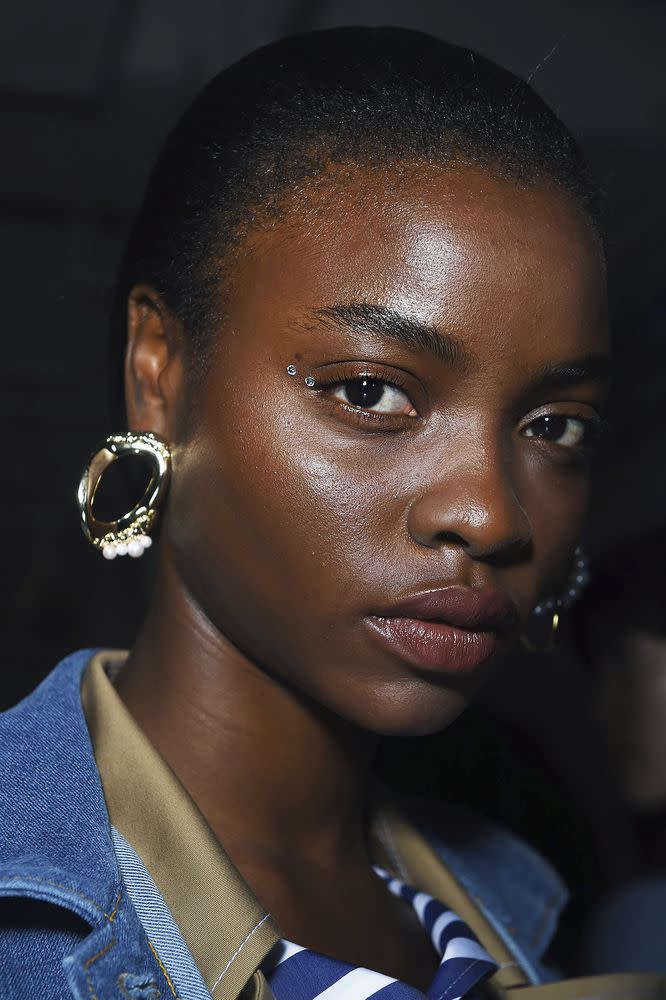 <p>Most of us have combination or oily skin, so leaving behind last season’s matte finish can be daunting. Luckily, there is a way to compromise. </p>