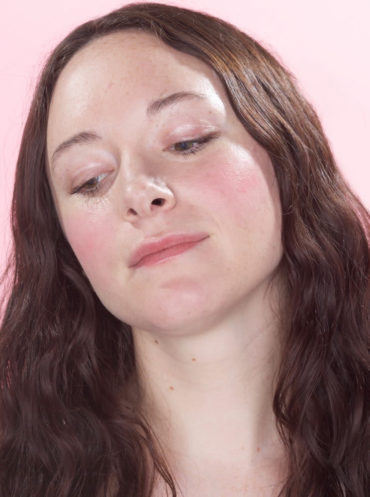 Casey wears Glossier Cloud Paint in Puff. (Photo: Priscilla de Castro)