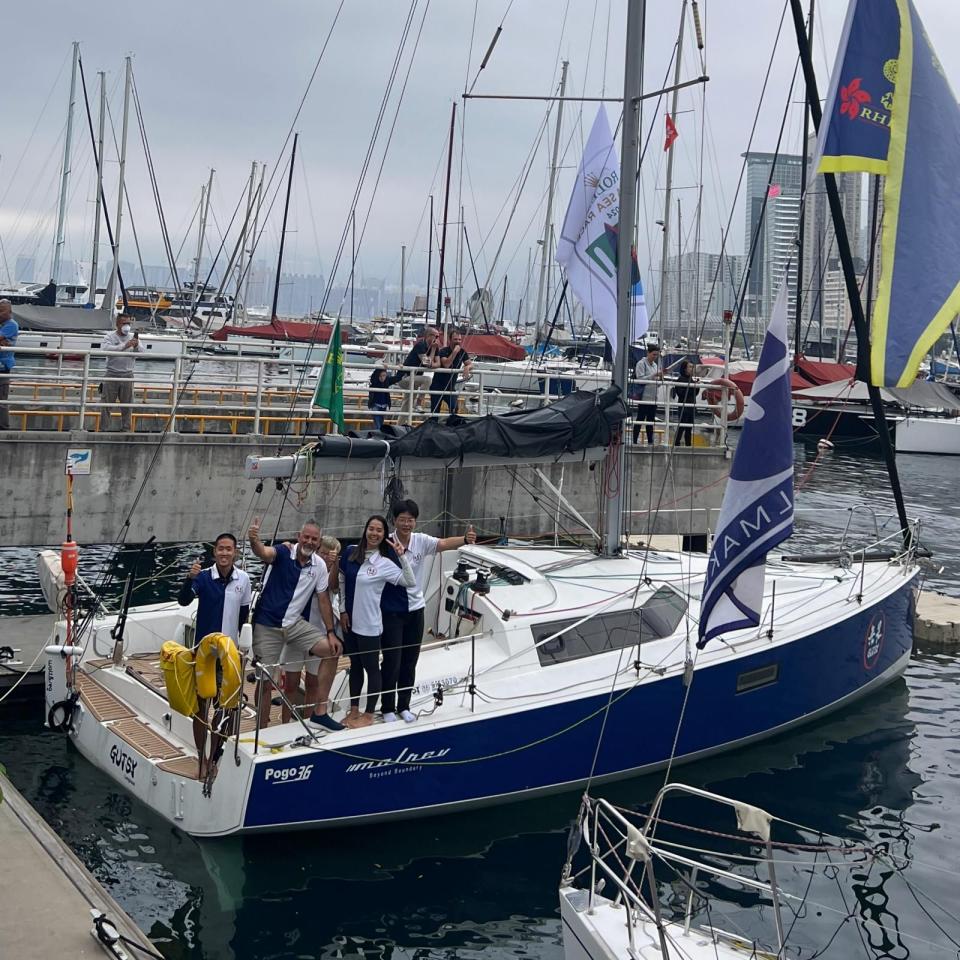 代表台灣參加「勞力士中國海帆船賽」的「無畏號」（Gusty）帆船，在「香港遊艇會」的碼頭進行賽前準備工作。