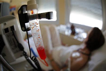 A patient receives chemotherapy treatment for breast cancer at the Antoine-Lacassagne Cancer Center in Nice July 26, 2012. Picture taken July 26, 2012. REUTERS/Eric Gaillard