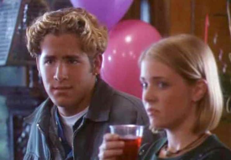 Ryan Reynolds and Melissa Joan Hart starred in the 