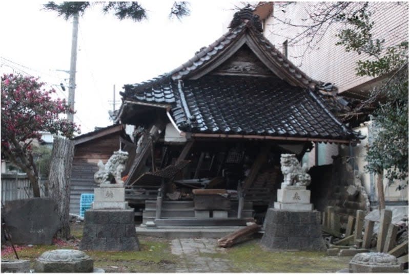 Mishima Kotohira Shrine building on the verge of collapse, photographed on January 31, 2024, nearly a month after the earthquake. | The Church of Jesus Christ of Latter-day Saints