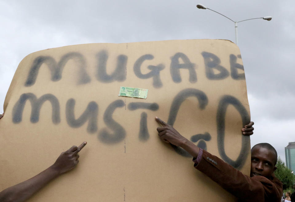 <p>Protesters calling for Zimbabwean President Robert Mugabe to step down take to the streets in Harare, Zimbabwe, Nov. 18, 2017. (Photo: Philimon Bulawayo/Reuters) </p>