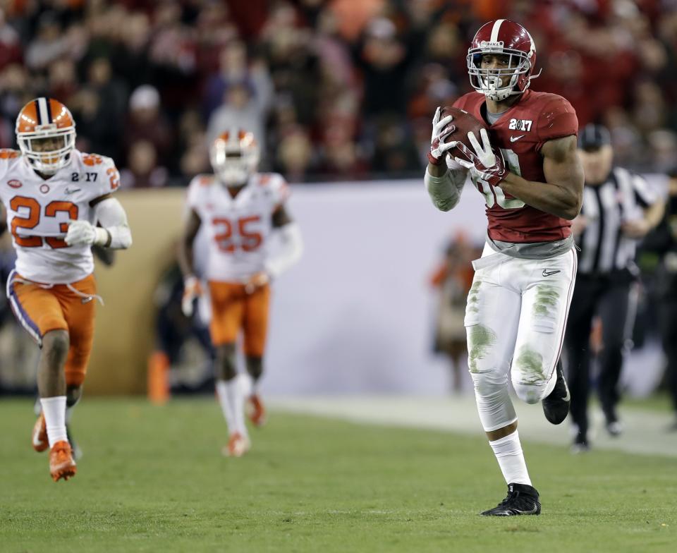 Alabama's O.J. Howard could end up a first-round pick even with uneven receiving production. (AP)