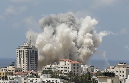 Smoke rises following what witnesses said was an Israeli air strike in Gaza City August 9, 2014. REUTERS/Suhaib Salem