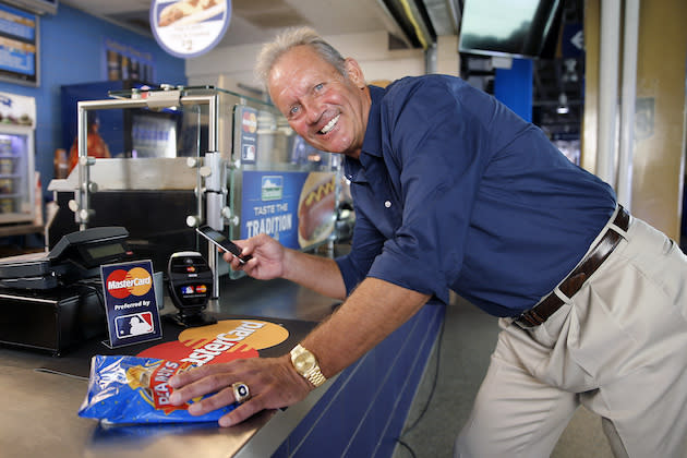 Major League Baseball Hall of Famer George Brett makes ceremonial first payment using Apple Pay with MasterCard prior to the 2014 World Series at Kauffman Stadium on Monday, Oct. 20, 2014 in Kansas City, Mo. (Photo by G. Newman Lowrance/Invision for MasterCard/AP Images)