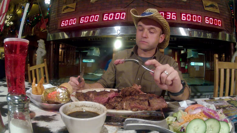 man taking on 72-ounce challenge