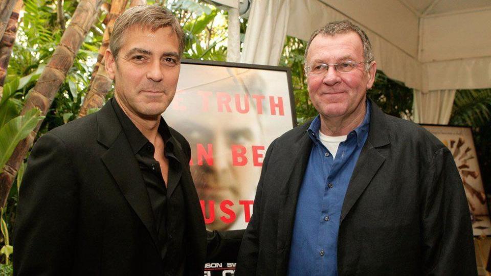 Tom Wilkinson y George Glooney