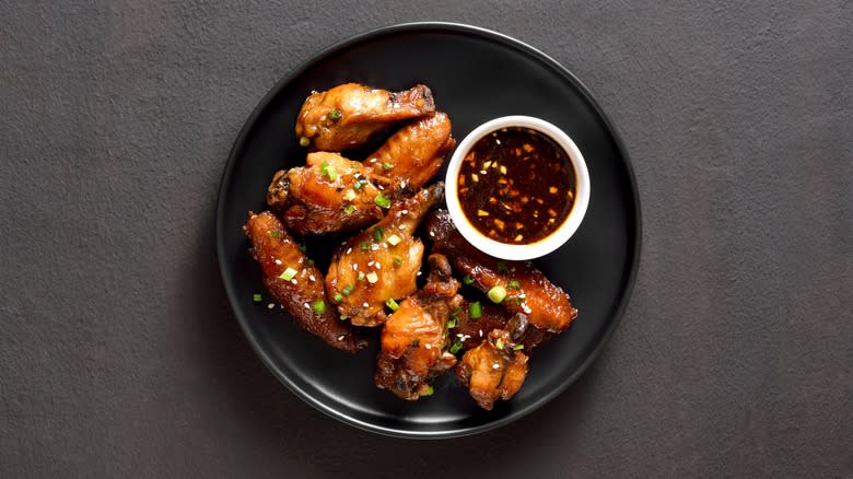 chicken wings with pepper sauce