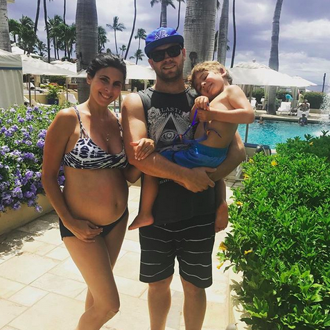 <p>Bikini bump alert! The <em>Sopranos</em> alum showed off her growing belly in a vacation pic with her husband, Cutter Dykstra, and their 3-year-old son, Beau. The couple revealed last month that baby no. 2 will be a boy. (Photo: <a rel="nofollow noopener" href="https://www.instagram.com/p/BYHioEznI2b/?taken-by=jamielynnsigler" target="_blank" data-ylk="slk:Jamie-Lynn Sigler via Instagram;elm:context_link;itc:0;sec:content-canvas" class="link ">Jamie-Lynn Sigler via Instagram</a>) </p>