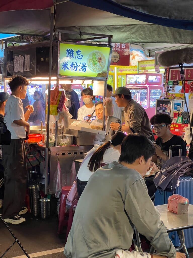 網友們猜測是否在拍攝《孤獨的美食家》台灣篇。（圖／翻攝自 PTT）