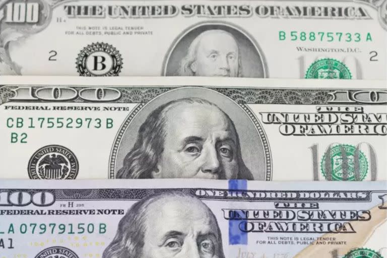 Los argentinos solo quieren los billetes de "cara grande", como se llama a las series históricas de la moneda norteamericana en base al tamaño de la efigie de Benjamin Franklin