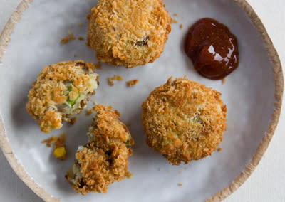 <div class="caption-credit"> Photo by: Photo by Anita Calero</div><b>Curry Croquettes</b> <br> <br> Sauté ground beef with diced onion, frozen corn kernels, frozen peas and curry powder. Mix in mashed potatoes. Shape into croquettes and refrigerate, if needed, for 20 minutes so the mixture is easier to handle. Dust with flour, then dip into beaten egg and coat with panko. Pan-fry until golden brown, about 5 minutes. PHOTOGRAPH BY Anita Calero