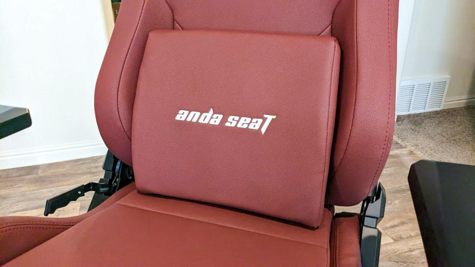 AndaSeat Kaiser Frontier lumbar pillow.