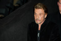 <p>Die Beerdigung dieses Rock-Idols war in Frankreich ein Staatsakt. Rund eine Million Fans erwiesen dem verstorbenen Sänger Johnny Hallyday beim Trauerzug durch Paris die letzte Ehre. Die Trauerrede hielt der französische Präsident Emanuel Macron, Hunderte von Motorradfahrern bildeten einen Konvoi. So manche Kommentatoren mussten bis ins Jahr 1963 und zum Tod von Edith Piaf zurückgehen, um sich an eine ähnliche Massentrauer in Frankreich zu erinnern. Hallyday – der mit bürgerlichem Namen Jean-Philippe Smet hieß – starb im Alter von 74 Jahren an den Folgen einer Krebserkrankung. (Bild: ddp Images) </p>