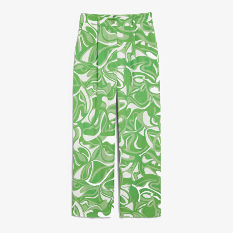 <p>Prix : 25 €</p><br><a href="https://www.monki.com/en_eur/clothing/trousers-shorts/trousers/product.dressy-wide-leg-trousers-green.1034991004.html" rel="nofollow noopener" target="_blank" data-ylk="slk:Acheter;elm:context_link;itc:0;sec:content-canvas" class="link ">Acheter</a><br><a href="https://www.elle.fr/Mode/Dossiers-mode/tailleur-femme#xtor=AL-541" rel="nofollow noopener" target="_blank" data-ylk="slk:Voir la suite des photos sur ELLE.fr;elm:context_link;itc:0;sec:content-canvas" class="link ">Voir la suite des photos sur ELLE.fr</a><br><h3> A lire aussi </h3><ul><li><a href="https://www.elle.fr/Mode/Dossiers-mode/Ete-2022-les-10-pieces-de-mode-les-plus-recherchees-de-la-saison-sur-Internet#xtor=AL-541" rel="nofollow noopener" target="_blank" data-ylk="slk:Été 2022 : les 10 pièces de mode les plus recherchées de la saison sur Internet;elm:context_link;itc:0;sec:content-canvas" class="link ">Été 2022 : les 10 pièces de mode les plus recherchées de la saison sur Internet</a></li><li><a href="https://www.elle.fr/Mode/Robe/Robe-longue#xtor=AL-541" rel="nofollow noopener" target="_blank" data-ylk="slk:25 robes longues à porter aux beaux jours;elm:context_link;itc:0;sec:content-canvas" class="link ">25 robes longues à porter aux beaux jours</a></li><li><a href="https://www.elle.fr/Mode/Accessoires-de-Mode/Sacs-printemps-ete#xtor=AL-541" rel="nofollow noopener" target="_blank" data-ylk="slk:Voici les sacs du printemps-été 2022;elm:context_link;itc:0;sec:content-canvas" class="link ">Voici les sacs du printemps-été 2022</a></li><li><a href="https://www.elle.fr/Mode/Chaussures/Chaussures-printemps#xtor=AL-541" rel="nofollow noopener" target="_blank" data-ylk="slk:Chaussures printemps-été : ces modèles que l'on veut à nos pieds;elm:context_link;itc:0;sec:content-canvas" class="link ">Chaussures printemps-été : ces modèles que l'on veut à nos pieds </a></li><li><a href="https://www.elle.fr/Astro/Horoscope/Quotidien#xtor=AL-541" rel="nofollow noopener" target="_blank" data-ylk="slk:Consultez votre horoscope sur ELLE;elm:context_link;itc:0;sec:content-canvas" class="link ">Consultez votre horoscope sur ELLE</a></li></ul>