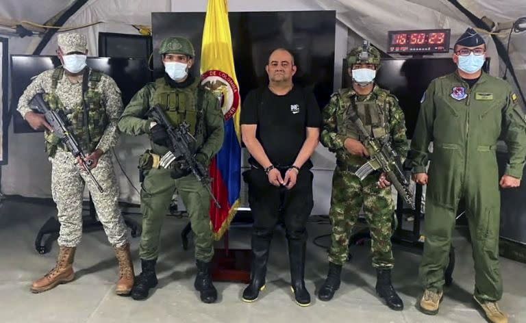 Las fuerzas colombianas muestran a Otoniel tras su captura  (Photo by Handout / Colombian army / AFP)