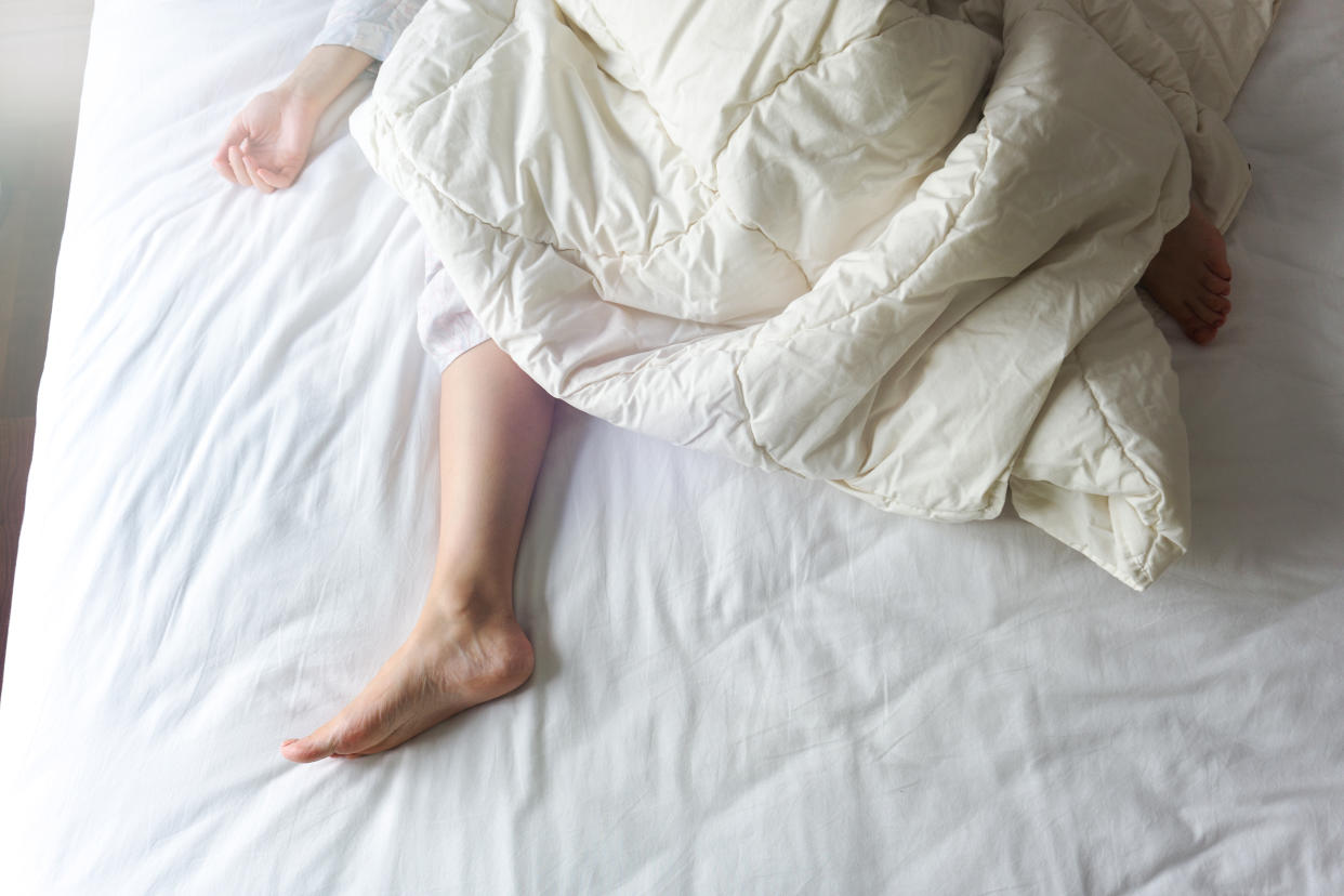 How a cooling blanket could help you get a restful sleep. (Getty Images)