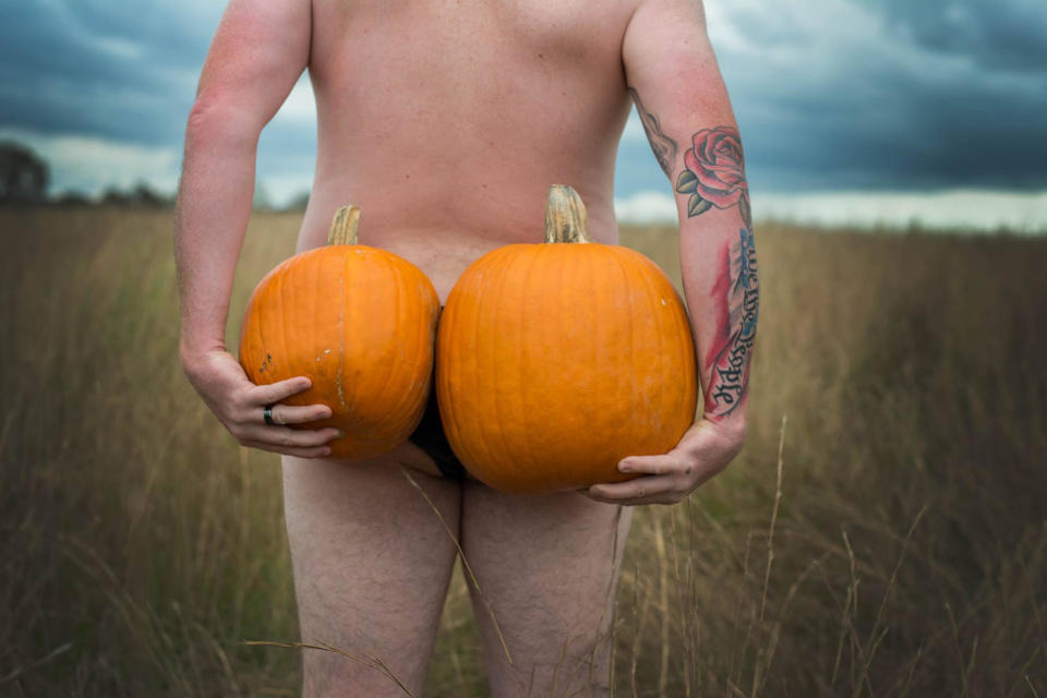 One couple is celebrating fall with this pumpkin-themed ‘dudeoir’ photoshoot