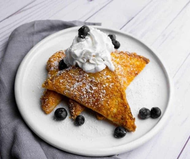 <p><a href="https://forktospoon.com/air-fryer-captain-crunch-french-toast/" rel="nofollow noopener" target="_blank" data-ylk="slk:Fork To Spoon;elm:context_link;itc:0;sec:content-canvas" class="link ">Fork To Spoon</a></p>