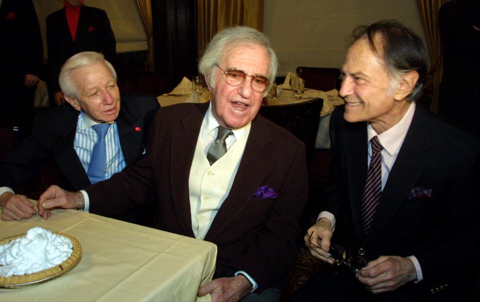 Storch, on right, with actors Mickey Freeman and Soupy Sales at the Friar’s Club in New York (2001) - Credit: AP