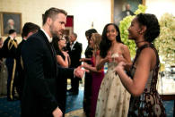 <p>Sasha Obama parecía no terminar de creerse que estuviera charlando en su propia casa con el mismísimo Ryan Gosling. Sus gestos y su cara lo dicen todo. (Foto: Twitter / <a rel="nofollow noopener" href="http://twitter.com/jessicasara?lang=es" target="_blank" data-ylk="slk:@jessicasara;elm:context_link;itc:0;sec:content-canvas" class="link ">@jessicasara</a>). </p>