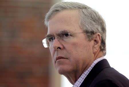 U.S. Republican presidential candidate Jeb Bush tours Next Step Bionics & Prosthetics in Manchester, New Hampshire October 14, 2015. REUTERS/Mary Schwalm