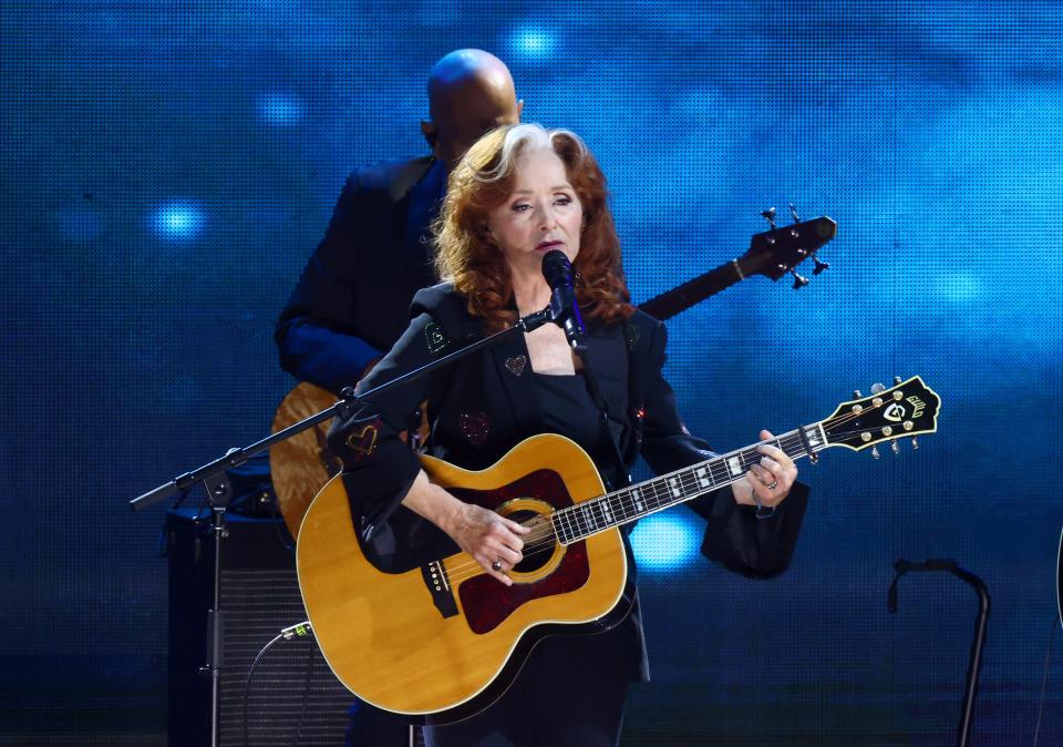 INGLEWOOD, CALIFORNIA - MARCH 02: Bonnie Raitt performs onstage during Billboard Women in Music 2022 at YouTube Theater on March 02, 2022 in Inglewood, California. (Photo by Emma McIntyre/Getty Images for Billboard) ORG XMIT: 775777170 ORIG FILE ID: 1377045246