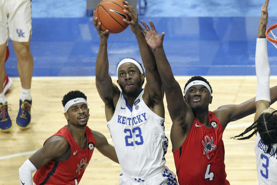 Kentucky's Isaiah Jackson (23) pulls down a rebound near Richmond's Blake Francis, left, and Nathan Cayo (4) during the second half of an NCAA college basketball game in Lexington, Ky., Sunday, Nov. 29, 2020. (AP Photo/James Crisp)