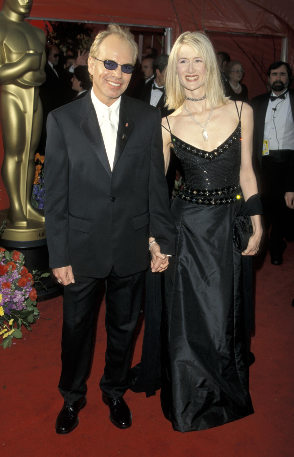 Billy Bob Thornton y Laura Dern durante la 71ª Entrega Anual de los Premios de la Academia - Llegadas al Dorothy Chandler Pavilion en Los Ángeles, California, Estados Unidos. (Foto de Jim Smeal/WireImage)