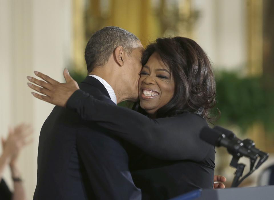 2013 bekam Winfrey die „Presidential Medal of Freedom“ vom ehemaligen US-Präsidenten Barack Obama verliehen. (Bild: AP Photo/Martinez Monsivais)