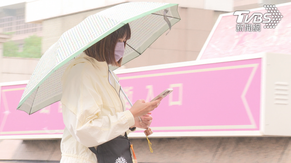 週三晚間因鋒面來臨，全台皆有降雨機會。（圖／TVBS資料照）