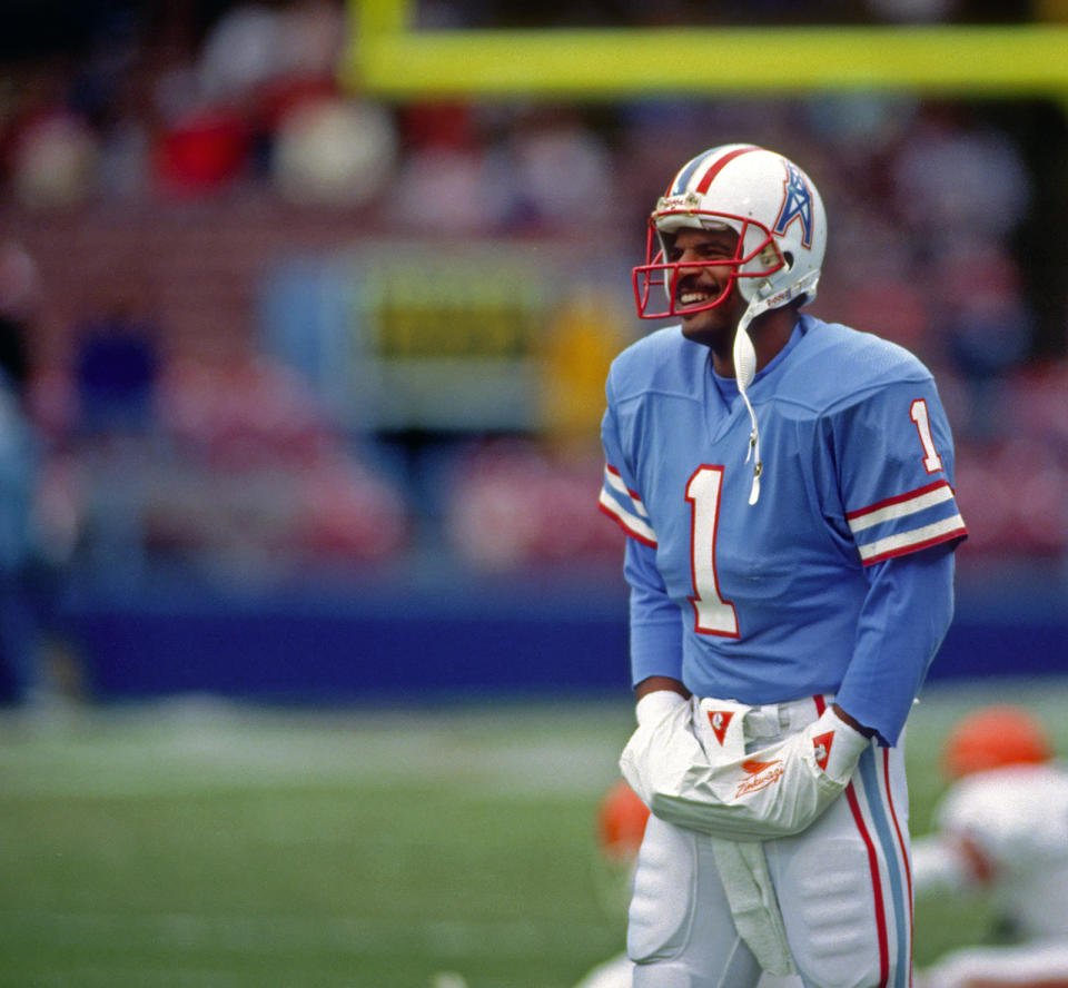 Quarterback Warren Moon of the Houston Oilers in 1988 in Cleveland