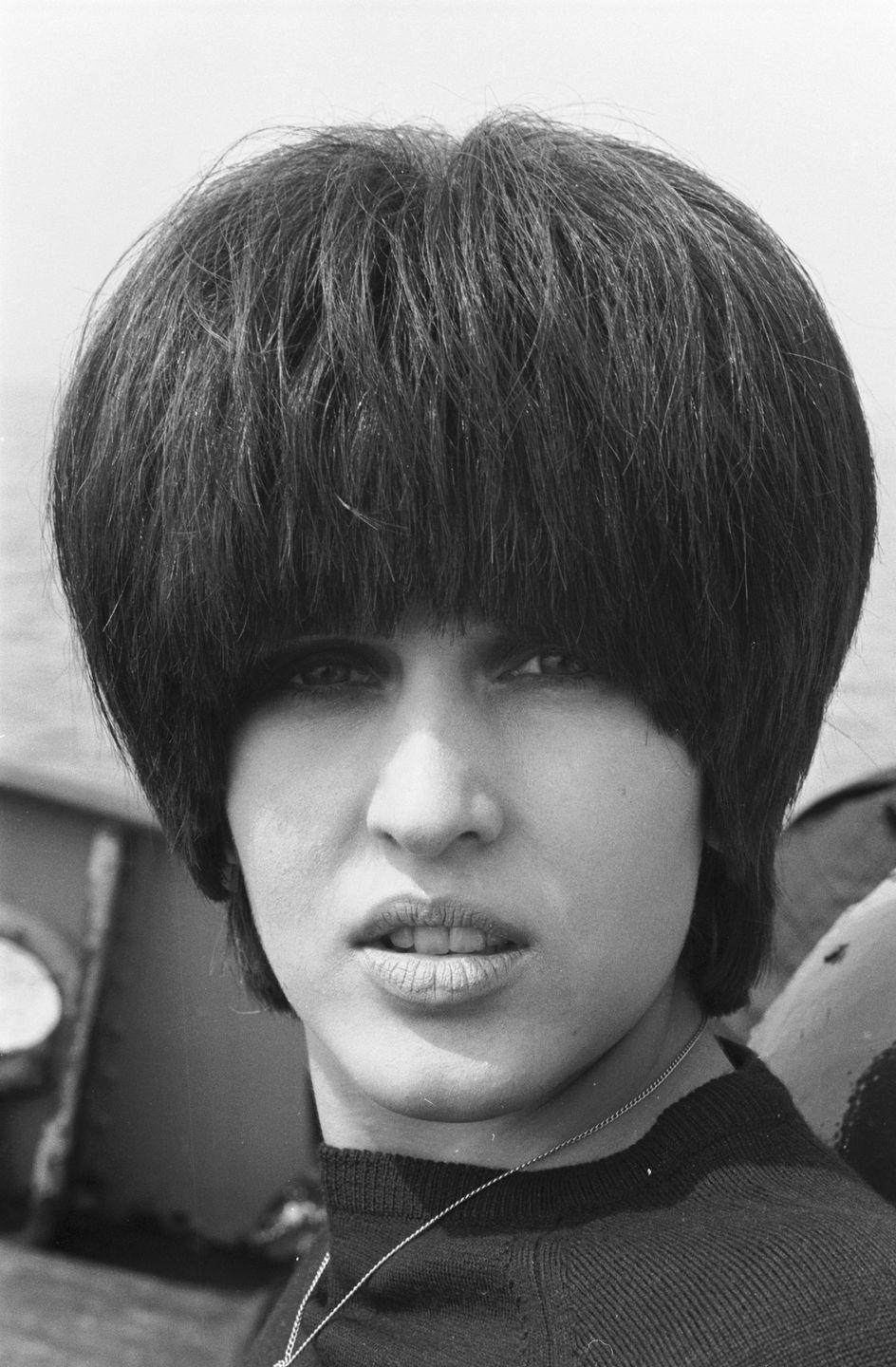 <p>Hey — the Beatles loved mop top styles, so why wouldn't women love 'em, too? Here, Julie Driscoll rocks a super-straight, shaped cut.</p>