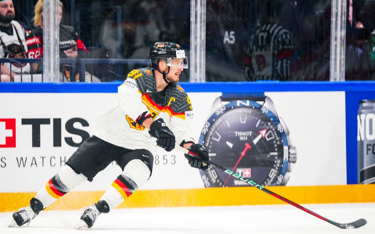 Ob das DEB-Team von Kapitän Moritz Müller am Wochenende punkten kann? Sport1 zeigt die letzten Partien der Eishockey-Weltmeisterschaft am Wochenende live. (Bild: 2023 Samppa Toivonen/Apollo Photo/DeFodi Images via Getty Images)