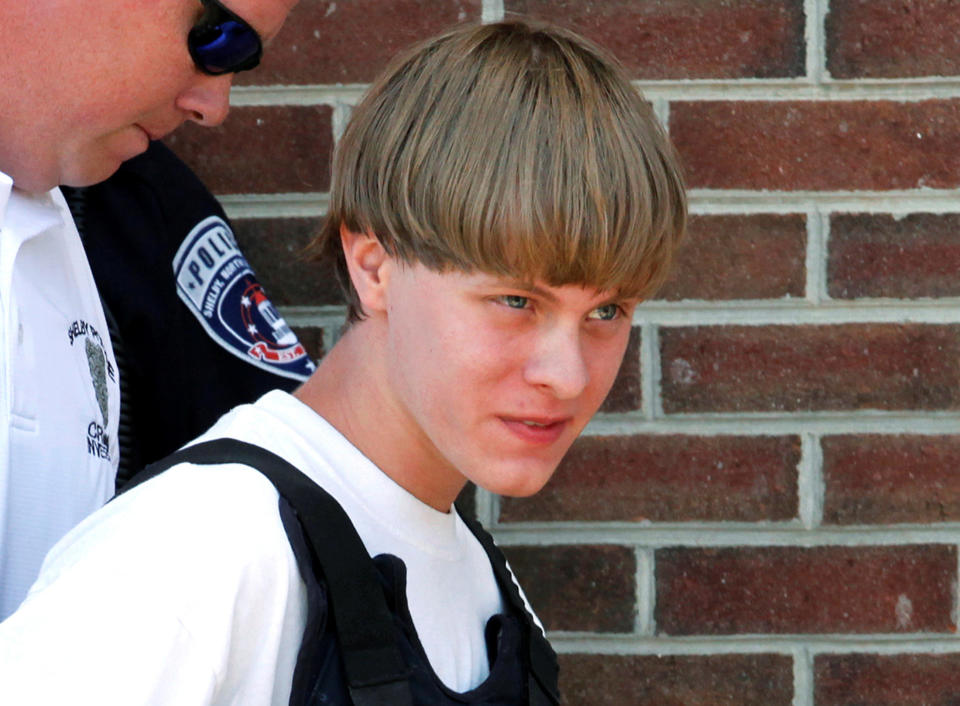 Police lead Dylann Roof into the courthouse in Shelby, North Carolina, on June 18, 2015. (Photo: Jason Miczek/Reuters)