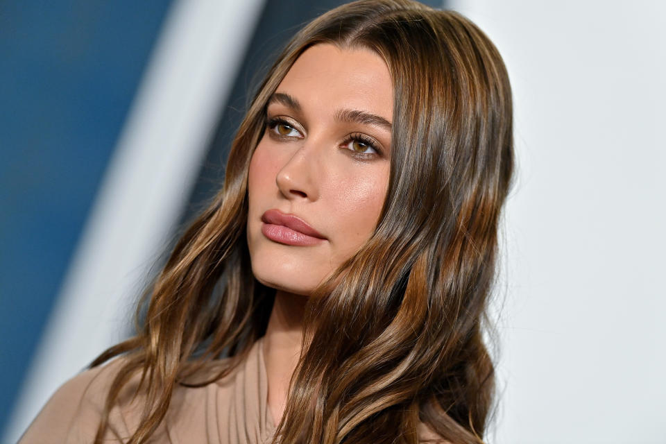 Hailey Bieber attends the 2022 Vanity Fair Oscar Party hosted by Radhika Jones at Wallis Annenberg Center for the Performing Arts on March 27, 2022 in Beverly Hills, California. (Photo by Axelle/Bauer-Griffin/FilmMagic)