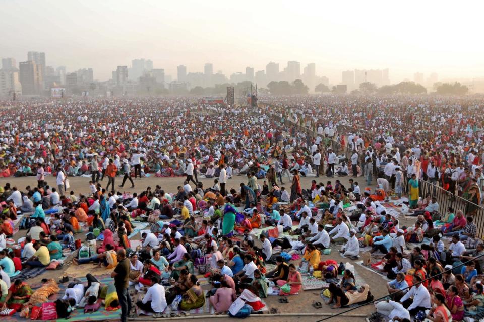 People gather to attend an award ceremony on the outskirts of Mumbai where 13 people died due to heatstroke (AFP/Getty)