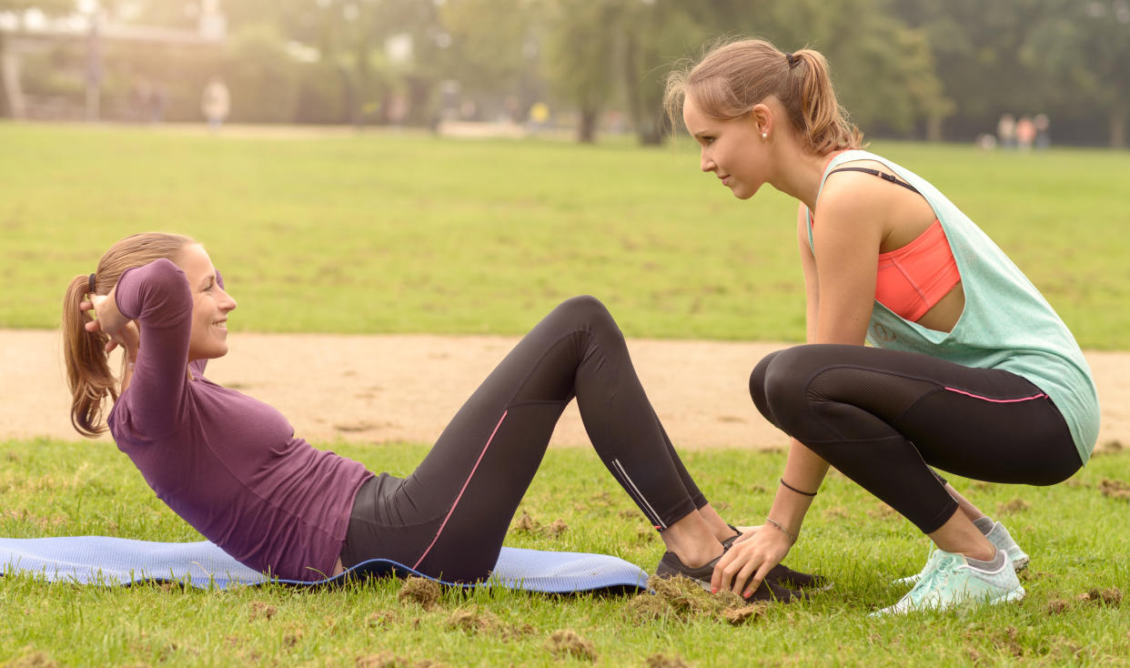 Bei diesem Fitnesstrend trainierst du mit deiner besten Freundin oder dem Partner (Bild: ddp Images)