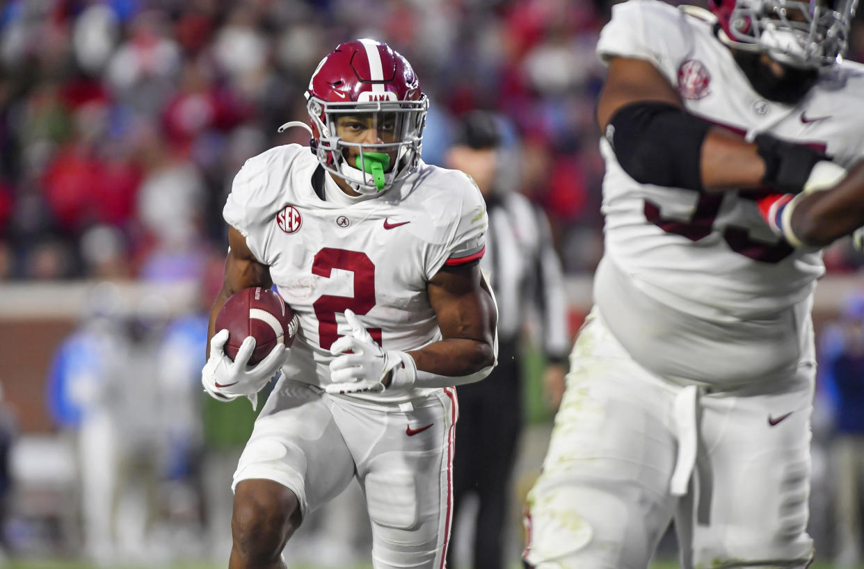OXFORD, MS - NOVEMBER 12: Alabama Crimson Tide running back Jase McClellan runs upfield during the third quarter of a college football game between the Alabama Crimson Tide and Mississippi Rebels at Vaught-Hemingway Stadium on Saturday, November 12, 2022 in Oxford, MS. (Photo by Austin McAfee/Icon Sportswire via Getty Images)