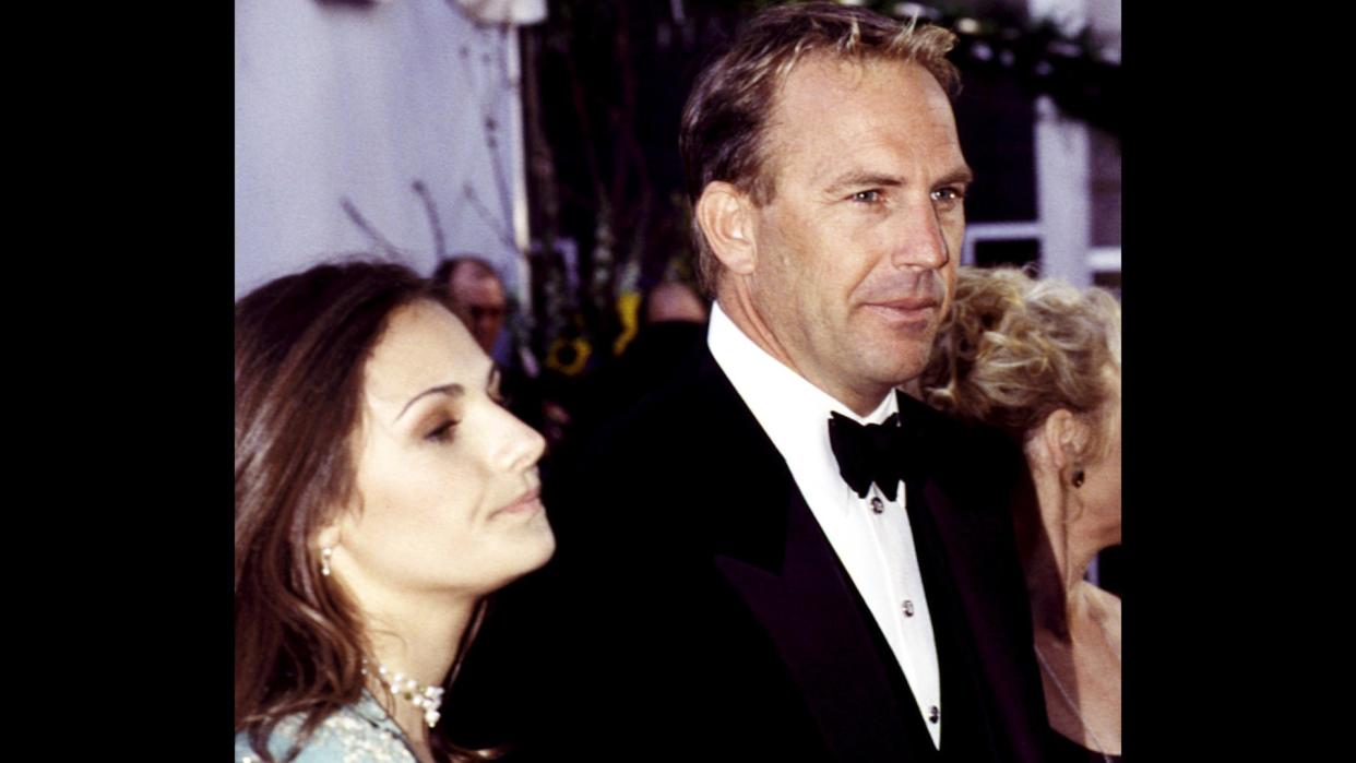 12 of the Most Expensive Celebrity Divorces to Rock Hollywood, 1999, Kevin Costner and wife Cindy at the Academy Awards, March