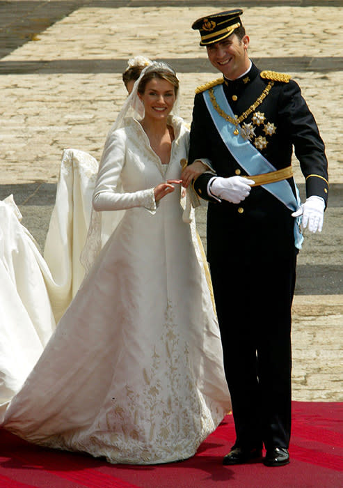 queen-letizia-wedding-dress