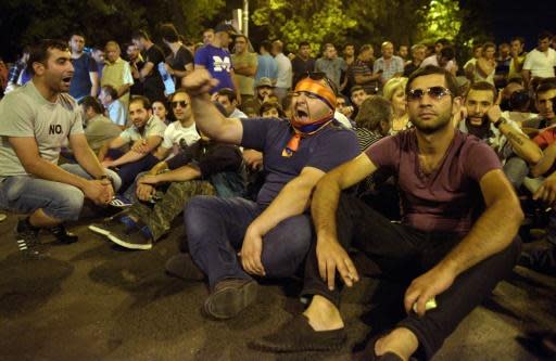 Armenia police station siege gunmen surrender, 20 arrested