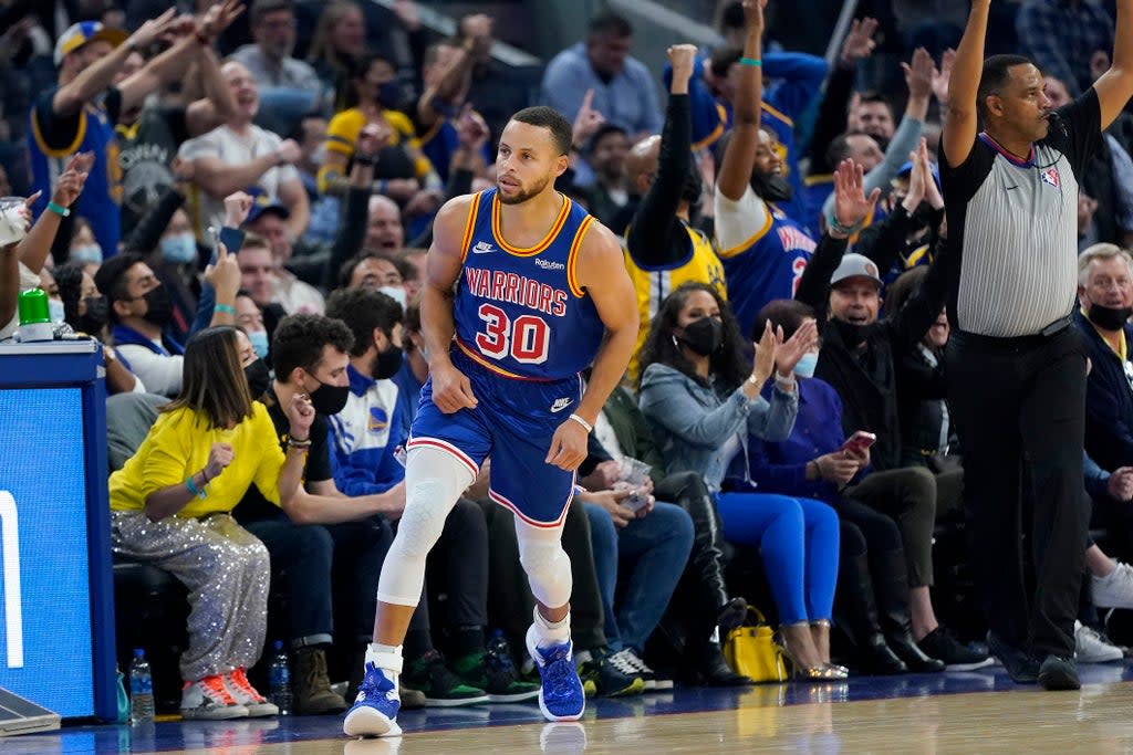 Stephen Curry inspired Golden State Warriors to victory (Jeff Chiu/AP) (AP)